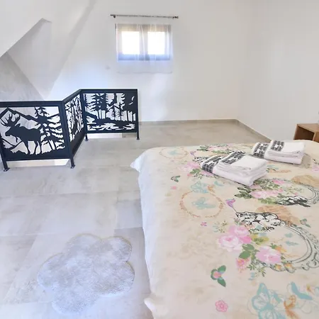 Brvnara Brvnara Mont 2 *